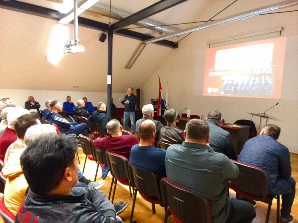 U POŽEGI: Sreten Ćuk i Mario Galović održali seminar nogometnim sucima i trenerima