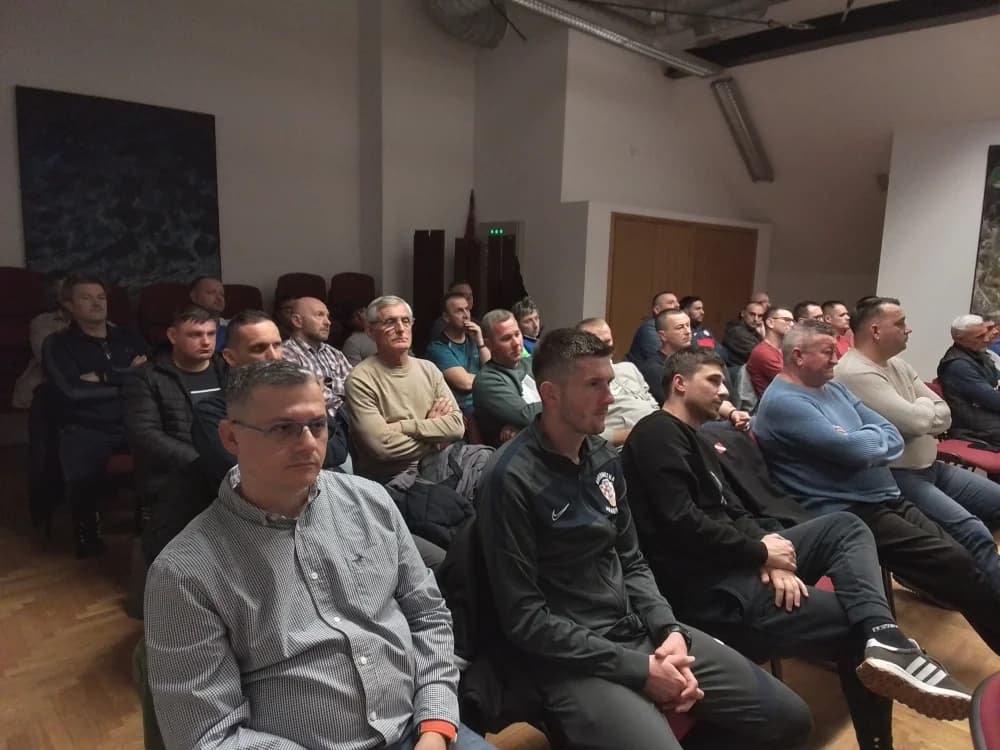 U POŽEGI: Sreten Ćuk i Mario Galović održali seminar nogometnim sucima i trenerima