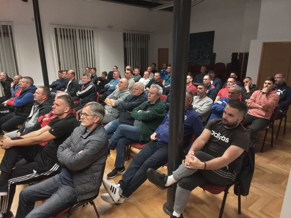 U POŽEGI: Sreten Ćuk i Mario Galović održali seminar nogometnim sucima i trenerima
