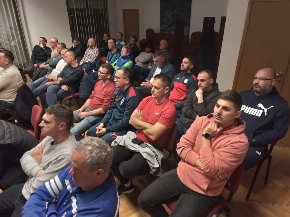 U POŽEGI: Sreten Ćuk i Mario Galović održali seminar nogometnim sucima i trenerima