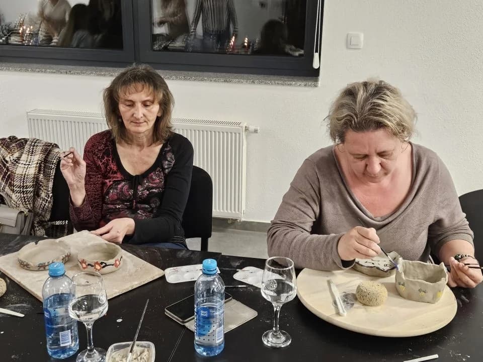 Kreativnost, druženje i umjetnost: Uspješno održana radionica s glinom u Kutjevu