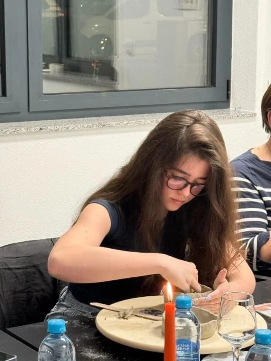 Kreativnost, druženje i umjetnost: Uspješno održana radionica s glinom u Kutjevu
