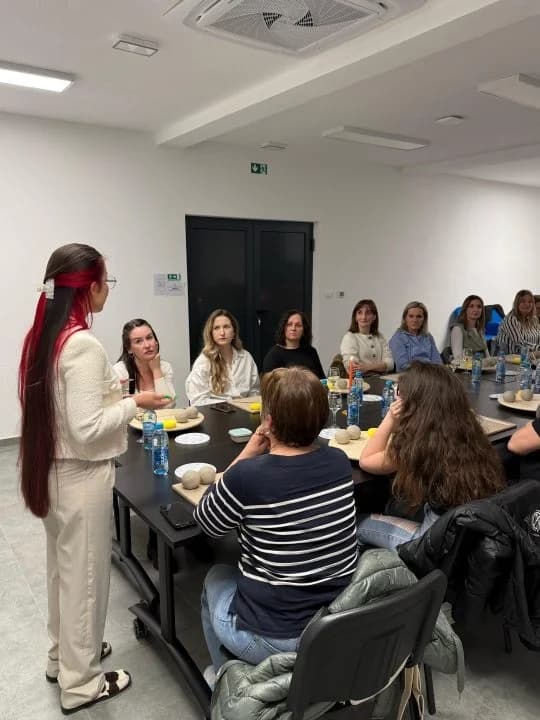 Kreativnost, druženje i umjetnost: Uspješno održana radionica s glinom u Kutjevu