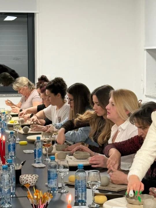 Kreativnost, druženje i umjetnost: Uspješno održana radionica s glinom u Kutjevu