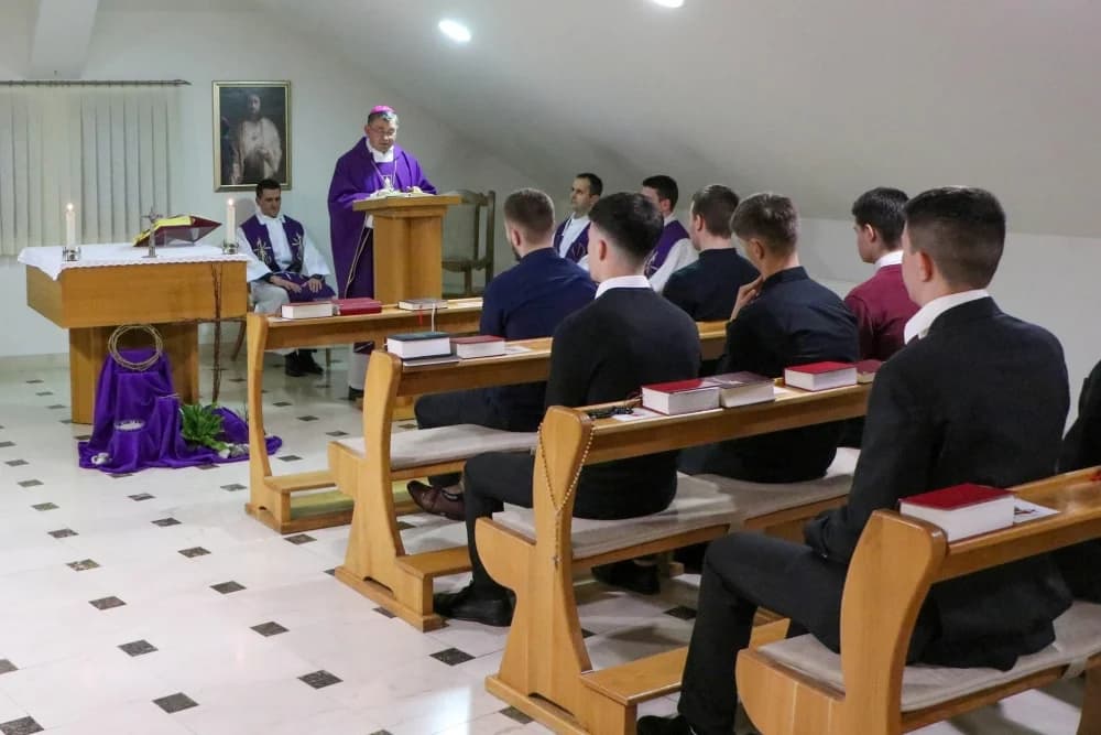 Biskup Ivo na prvi korizmeni petak u požeškom Kolegiju