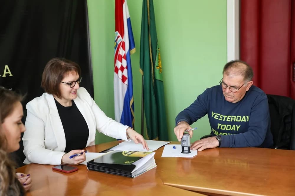 Potpisani ugovori za ovogodišnje aktivnosti: “Udruge su važan segment rada svakog grada”