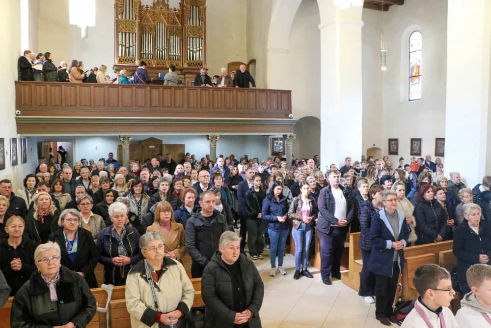 Hodočašće vjernika Novogradiškog dekanata u požešku Katedralu i crkvu sv. Lovre
