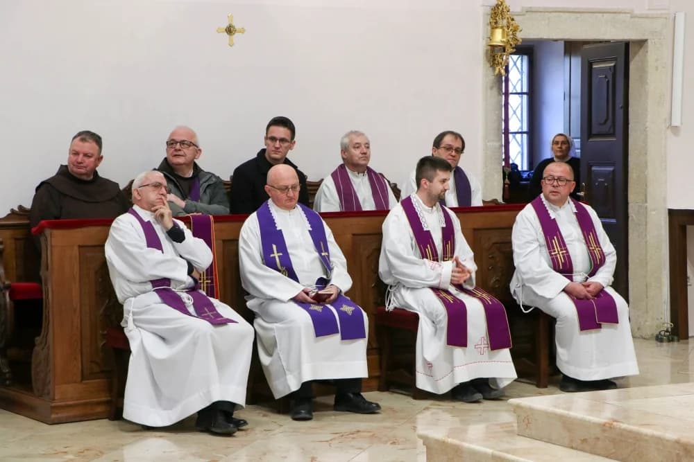 Hodočašće vjernika Novogradiškog dekanata u požešku Katedralu i crkvu sv. Lovre