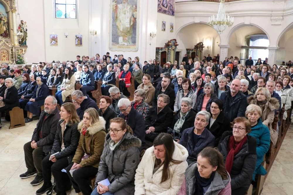 Hodočašće vjernika Novogradiškog dekanata u požešku Katedralu i crkvu sv. Lovre
