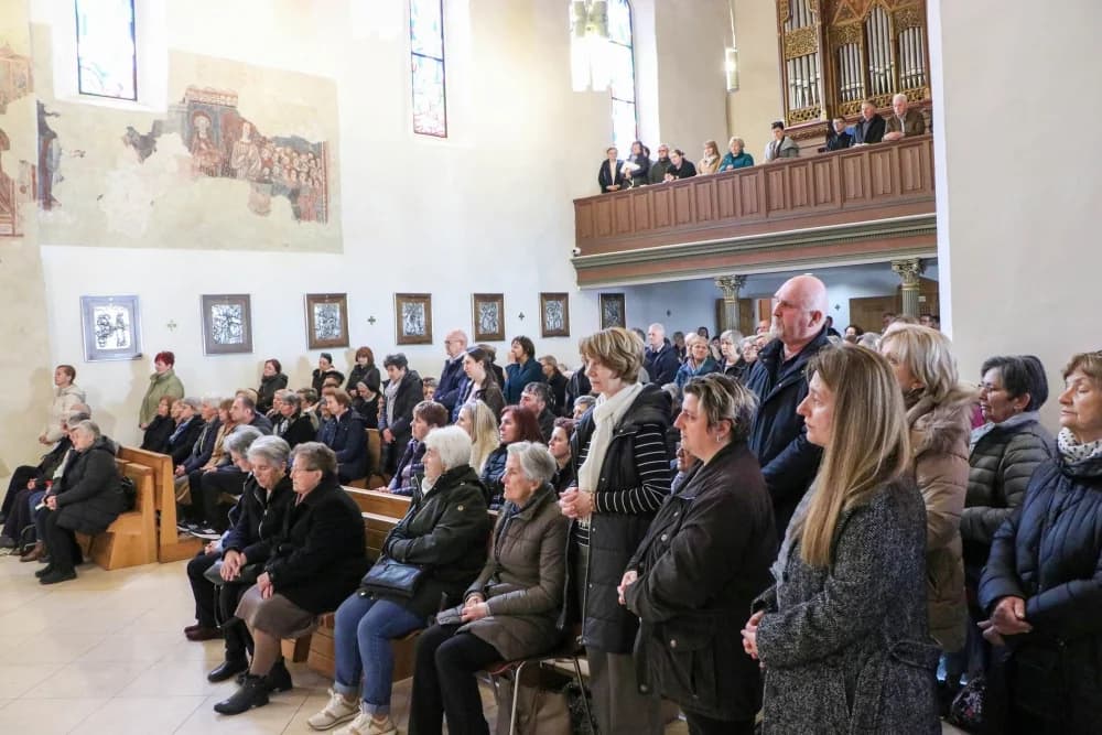 Hodočašće vjernika Novogradiškog dekanata u požešku Katedralu i crkvu sv. Lovre