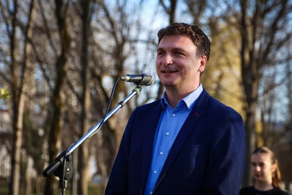 Skulptura „Relevant“ Tatjane Kostanjević otkrivena u srcu Lipika