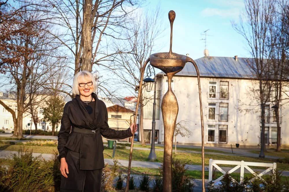 Skulptura „Relevant“ Tatjane Kostanjević otkrivena u srcu Lipika