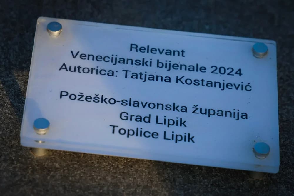 Skulptura „Relevant“ Tatjane Kostanjević otkrivena u srcu Lipika