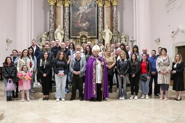 Upis imena katekumena u požeškoj Katedrali