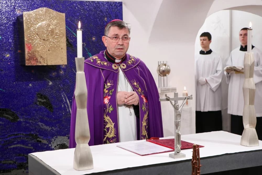 Upis imena katekumena u požeškoj Katedrali