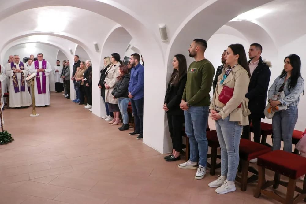 Upis imena katekumena u požeškoj Katedrali