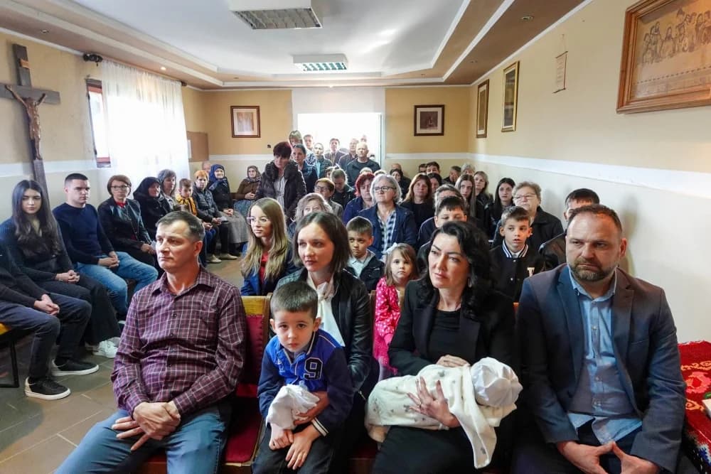 Krštenje devetog djeteta roditelja Ivić u Bučju