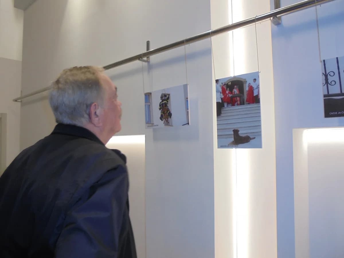 Otvorena fotografska izložba »Pasji život« Dušana Mirkovića