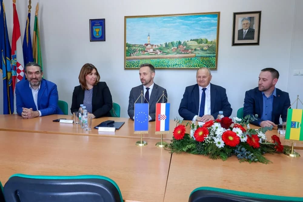 Potpisan ugovor s izvođačem radova na izgradnji Centra za starije u Jakšiću