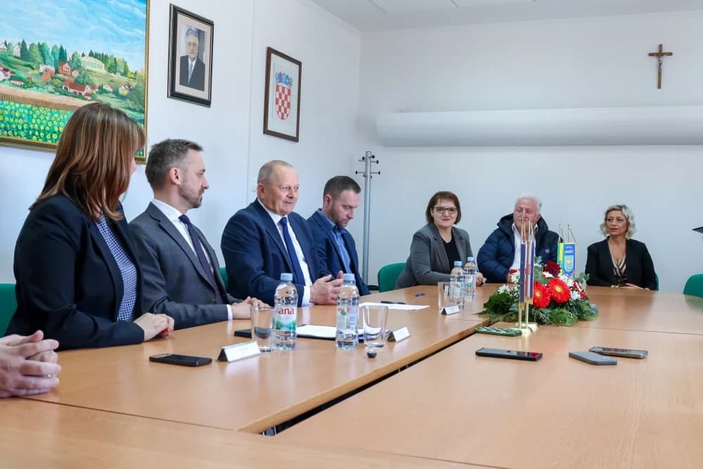 Potpisan ugovor s izvođačem radova na izgradnji Centra za starije u Jakšiću