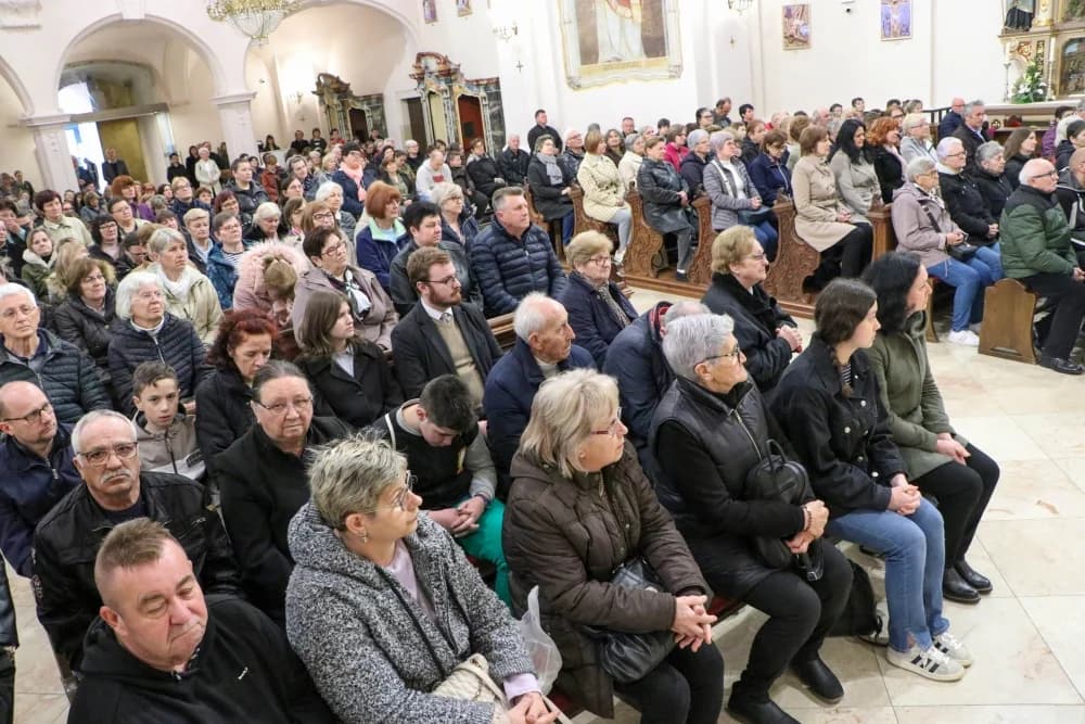 Hodočašće vjernika Našičkog dekanata u požešku Katedralu i crkvu sv. Lovre