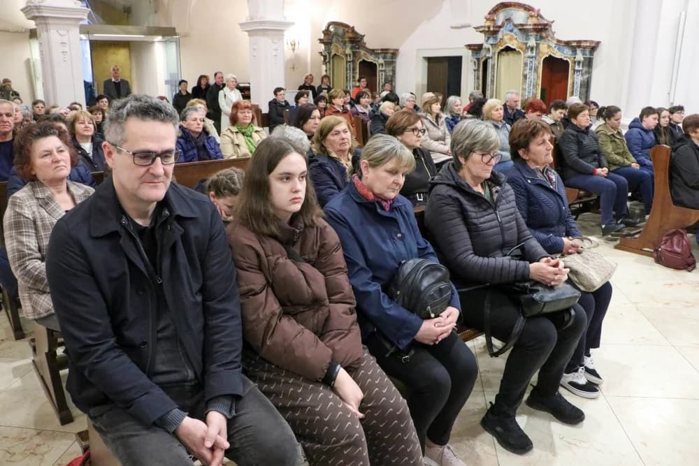 Hodočašće vjernika Našičkog dekanata u požešku Katedralu i crkvu sv. Lovre