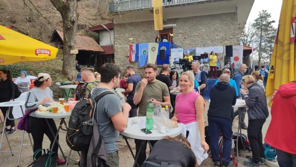 Papuk procvjetao: Više od 2.000 planinara iz pet zemalja na 43. ’Papučkim jaglacima’