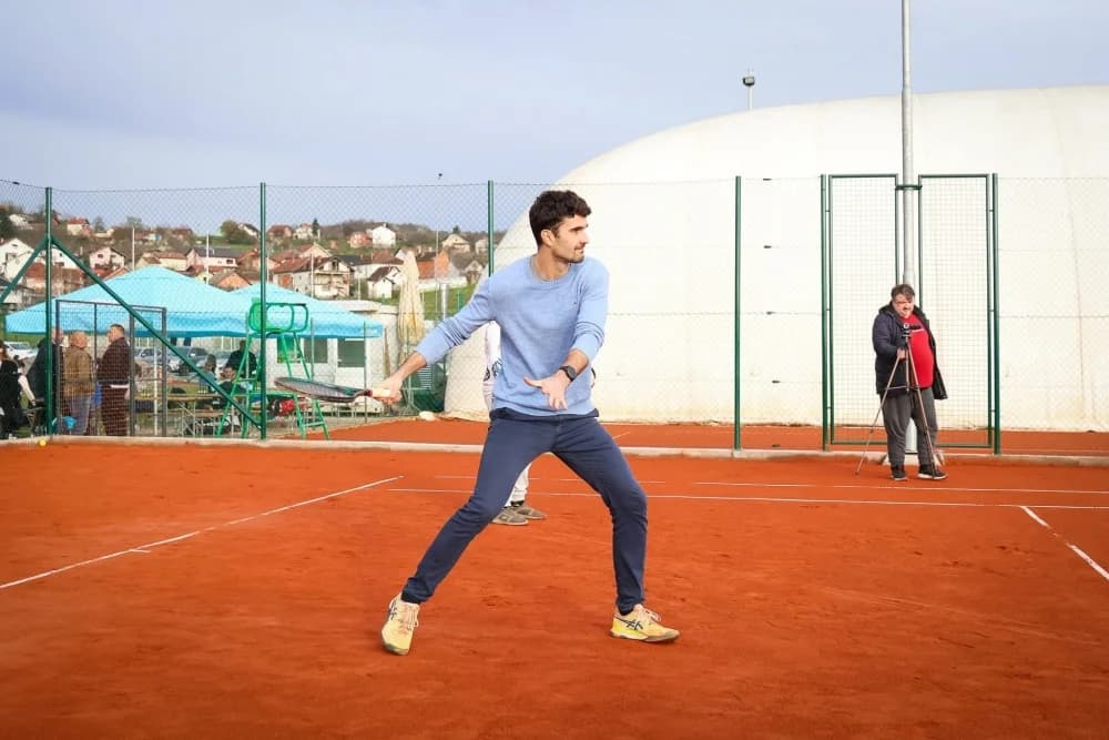 Otvoreni novi teniski tereni u Pakracu: Ulaganje u sportsku budućnost i mlade sportaše