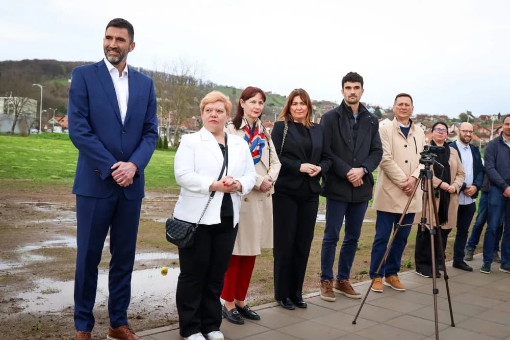 Otvoreni novi teniski tereni u Pakracu: Ulaganje u sportsku budućnost i mlade sportaše
