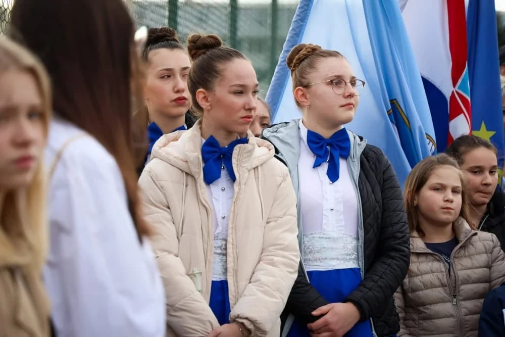 Otvoreni novi teniski tereni u Pakracu: Ulaganje u sportsku budućnost i mlade sportaše
