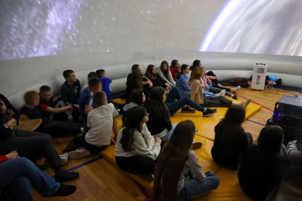 Foto: Planetarij Odiseja gostovao u OŠ Zdenka Turkovića