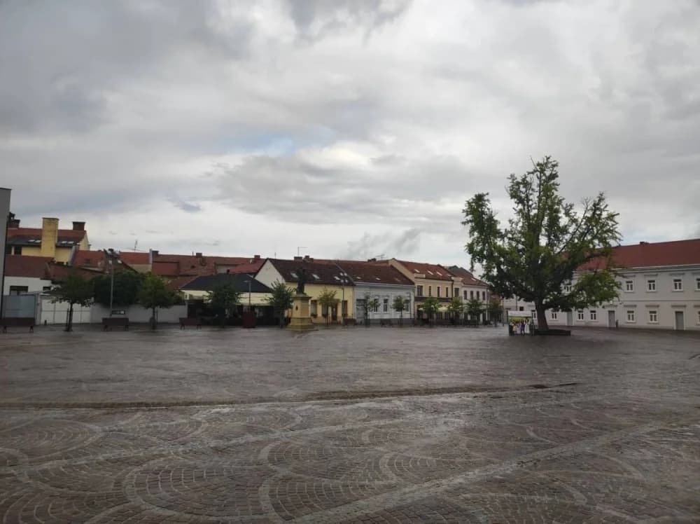 Danas pretežno oblačno s kišom