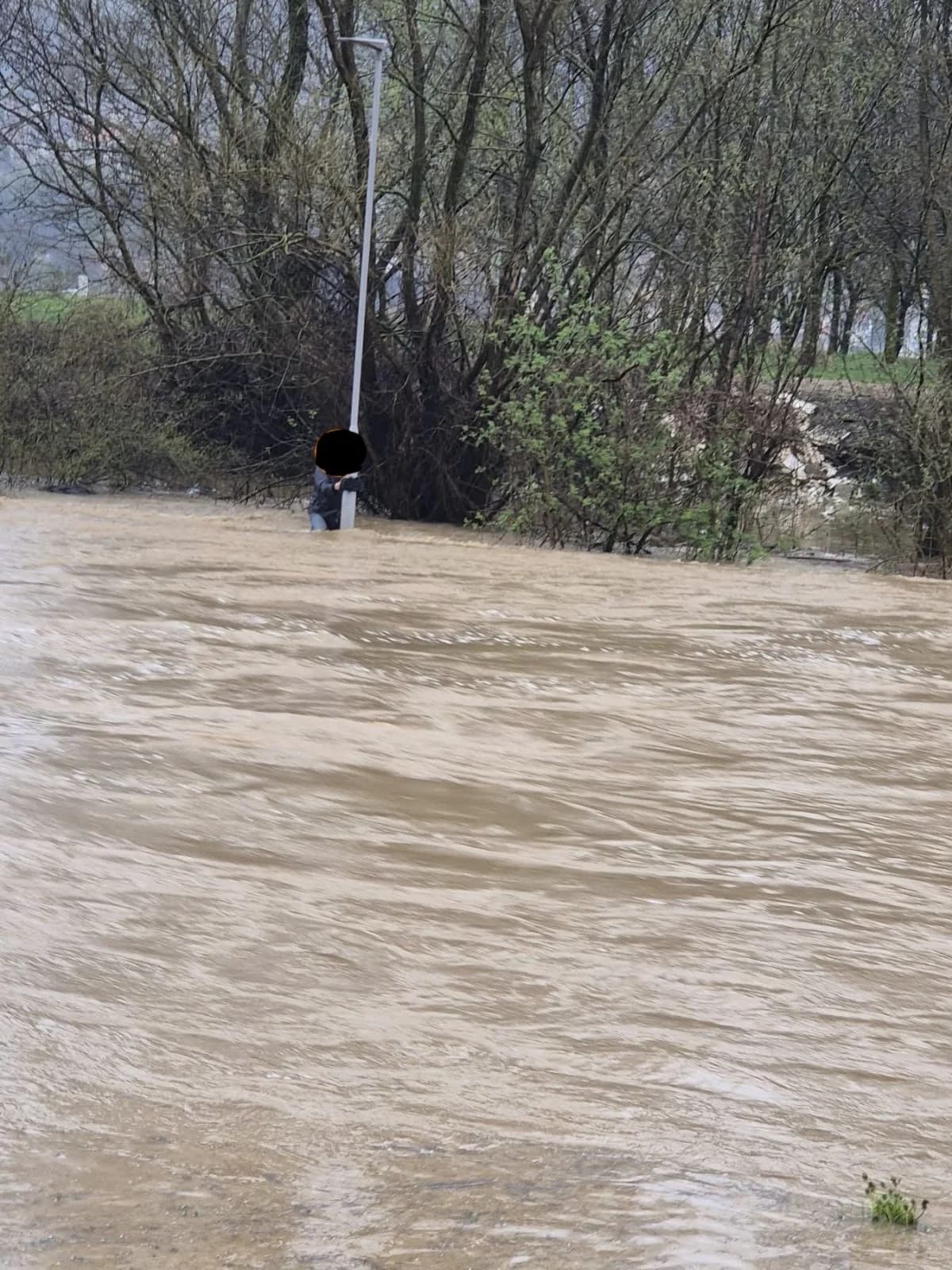 Brzom reakcijom obližnjih radnika spašen čovjek  iz nabujale Orljave