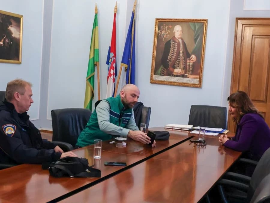 Vodeni val prolazi Požeštinom: Službe na terenu, stanje pod kontrolom