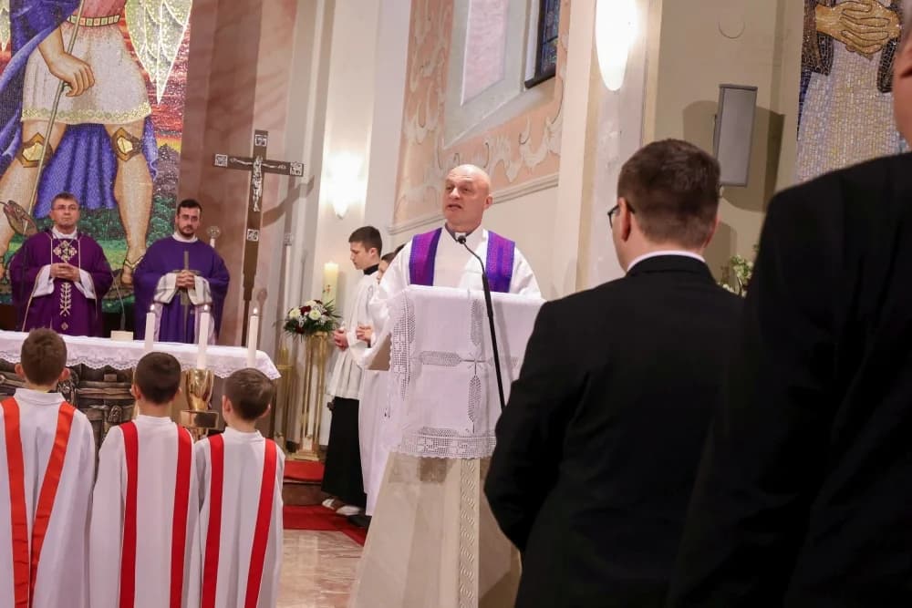Požeški biskup blagoslovio bistu blaženog Alojzija Stepinca u Stražemanu