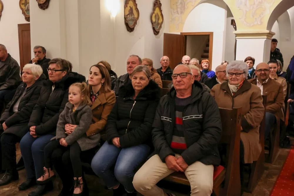 Požeški biskup blagoslovio bistu blaženog Alojzija Stepinca u Stražemanu