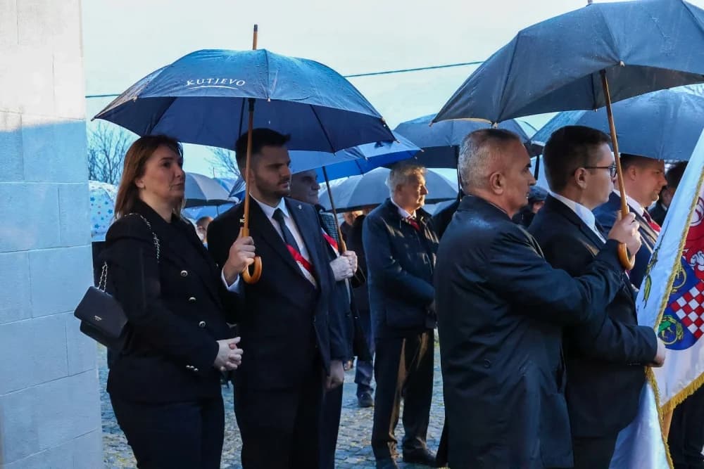 Požeški biskup blagoslovio bistu blaženog Alojzija Stepinca u Stražemanu