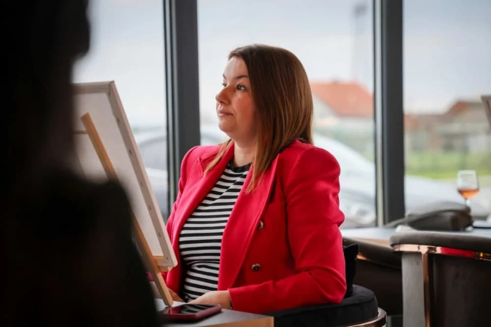 Održana radionica Gutljaj inspiracije – slikanje uz vino uz stručno vodstvo Maje Gjajić