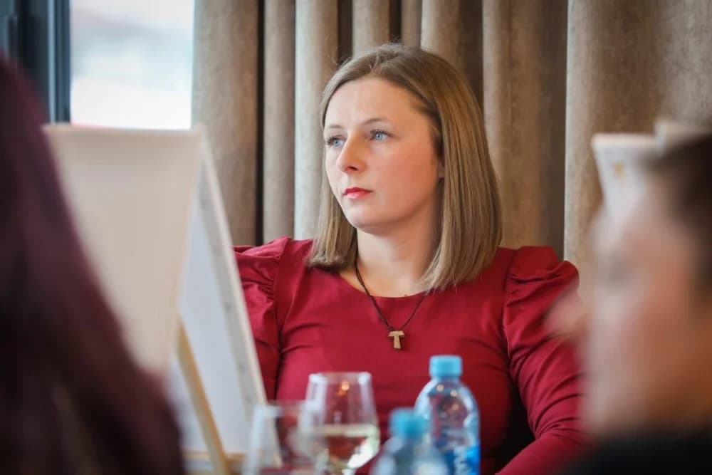 Održana radionica Gutljaj inspiracije – slikanje uz vino uz stručno vodstvo Maje Gjajić