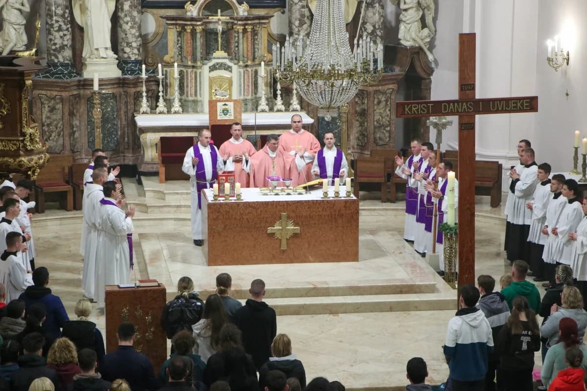 Dvadeset i šesti križni put mladih Požeške biskupije