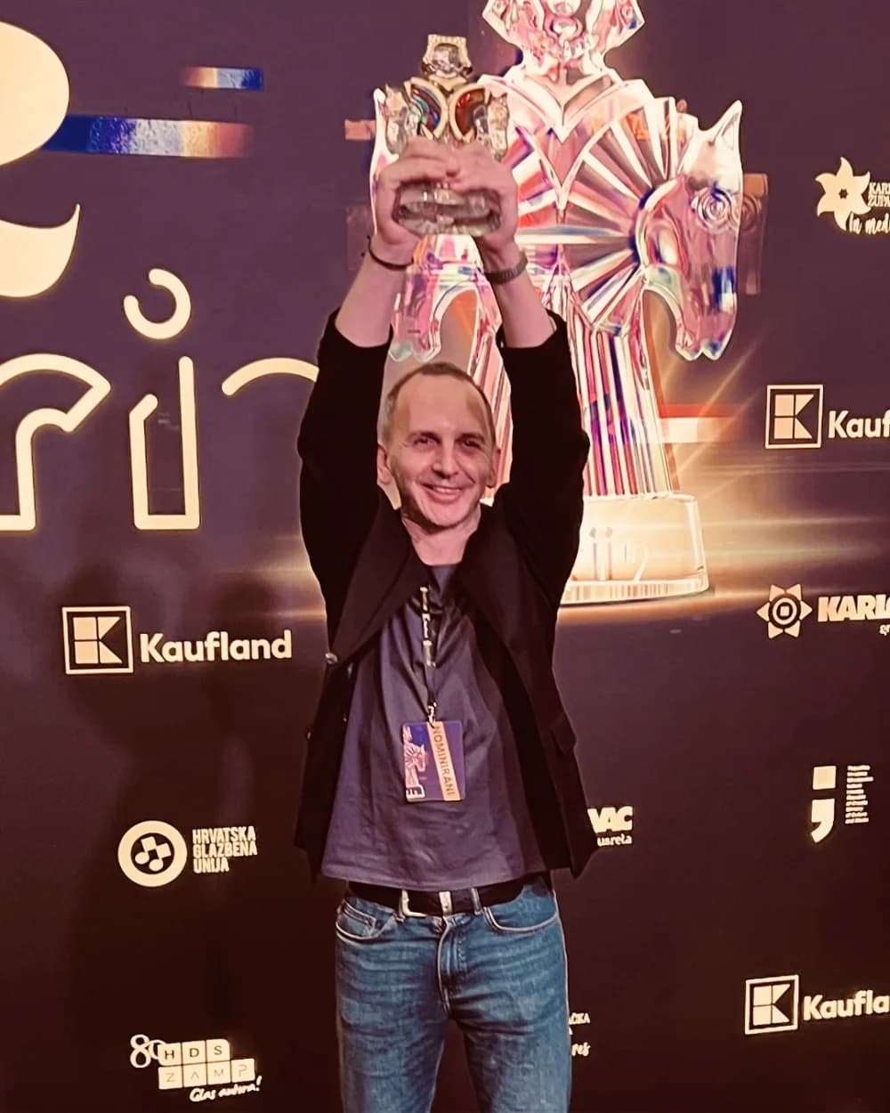 Požežanin Marko Babić osvojio Porin za najbolje likovno oblikovanje albuma