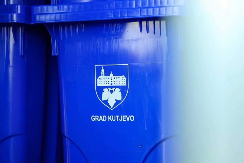 Grad Kutjevo osigurao spremnike za papir putem Fonda za zaštitu okoliša