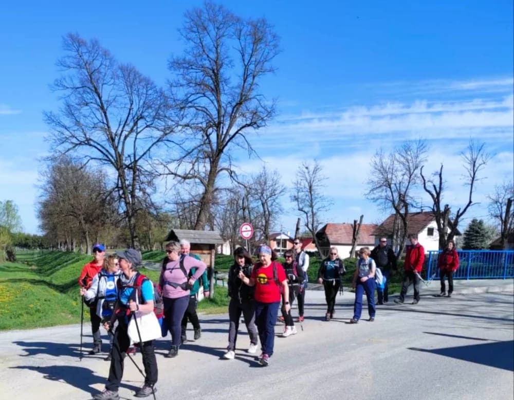Požeški planinari tragom povijesti: HPD „Sokolovac“ pohodio Hrastovičku goru
