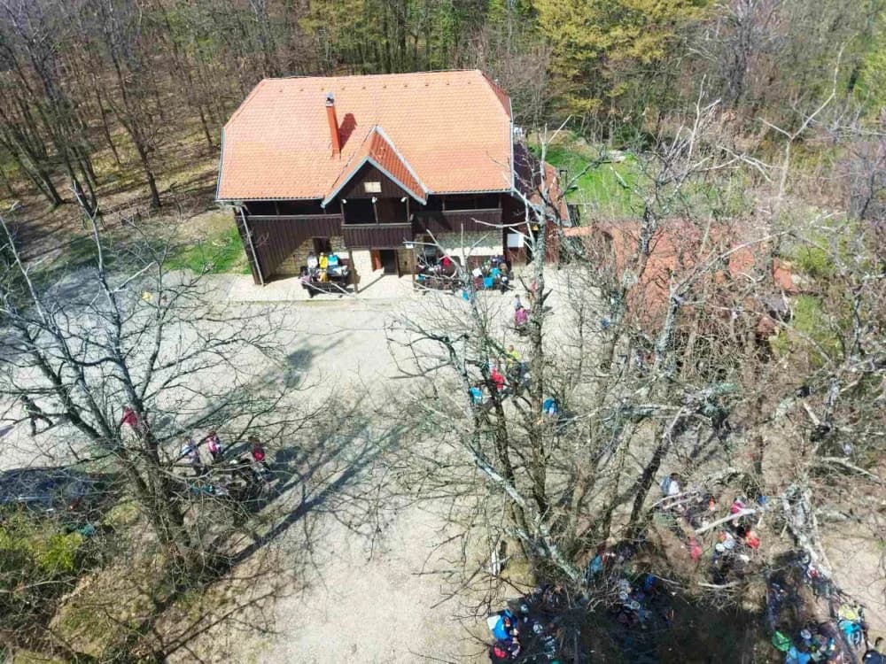 Požeški planinari tragom povijesti: HPD „Sokolovac“ pohodio Hrastovičku goru
