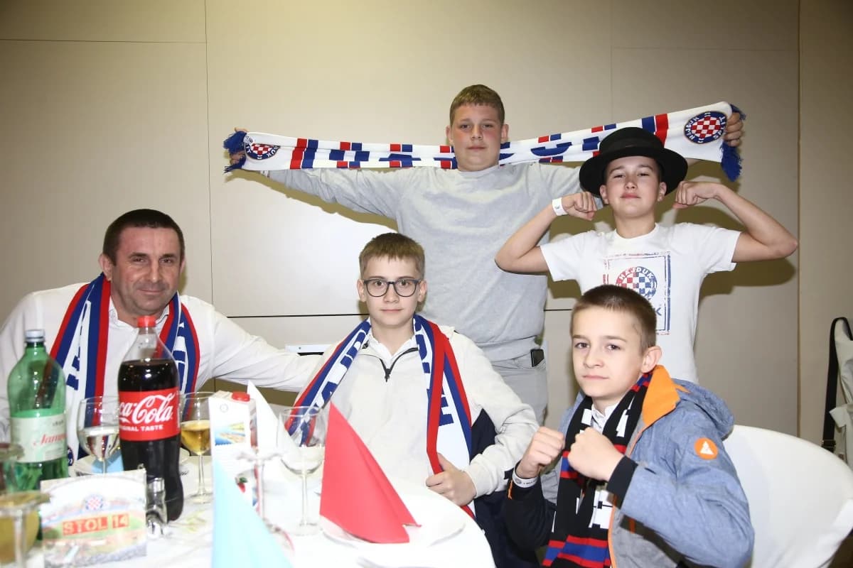 FOTO: Hajdučka raspjevana emocija okrunila prvu Bilu noć u Pakracu