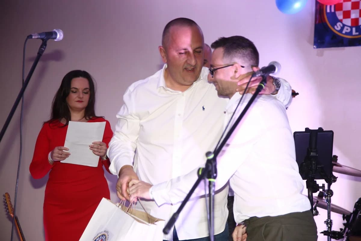 FOTO: Hajdučka raspjevana emocija okrunila prvu Bilu noć u Pakracu