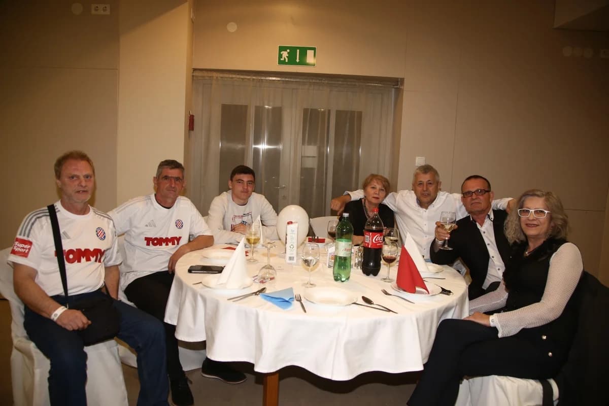 FOTO: Hajdučka raspjevana emocija okrunila prvu Bilu noć u Pakracu
