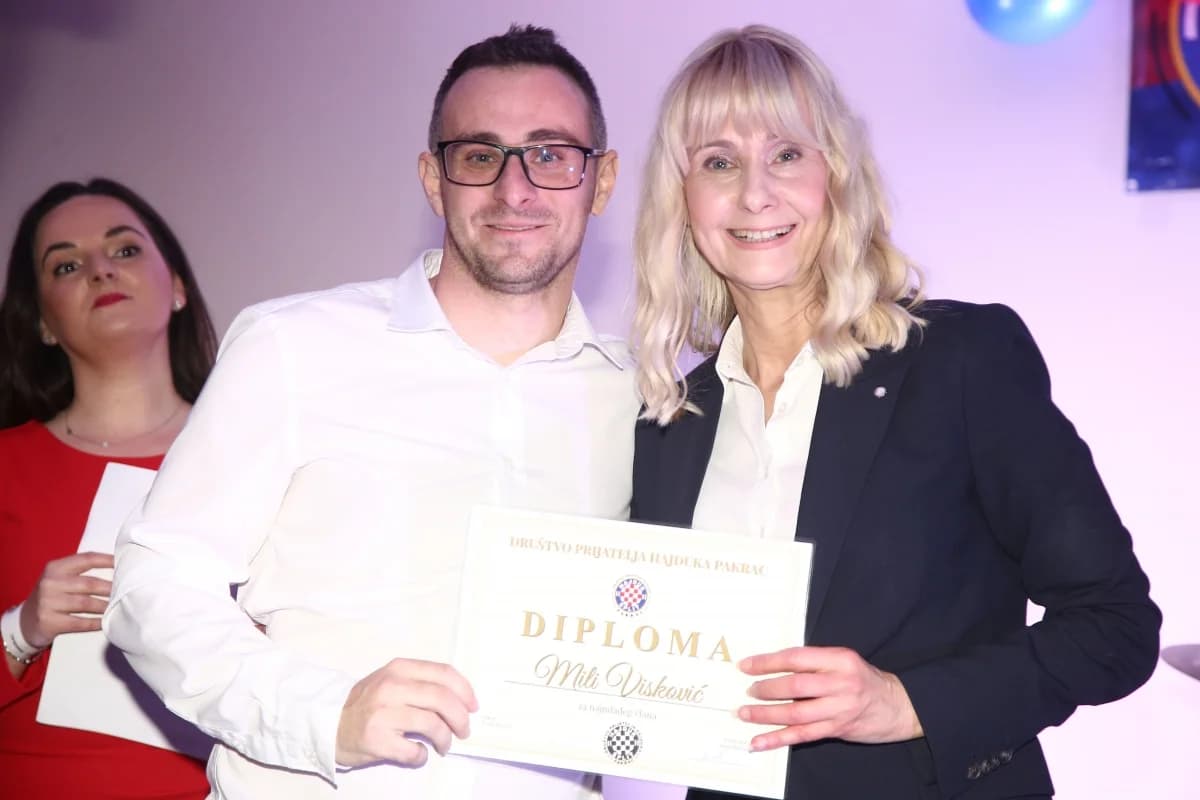 FOTO: Hajdučka raspjevana emocija okrunila prvu Bilu noć u Pakracu