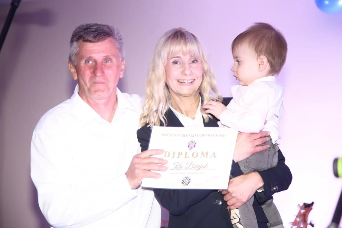 FOTO: Hajdučka raspjevana emocija okrunila prvu Bilu noć u Pakracu