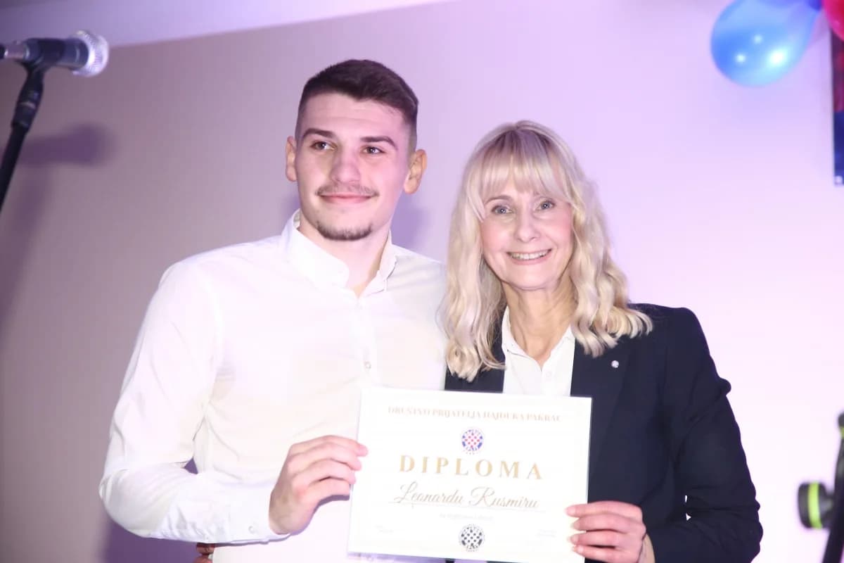 FOTO: Hajdučka raspjevana emocija okrunila prvu Bilu noć u Pakracu